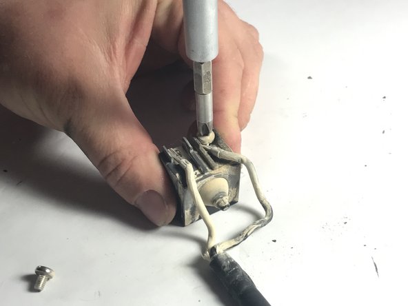 DeWalt DWE4011 Power Switch Replacement: crwdns2935265:06crwdnd2935265:02crwdnd2935265:02crwdne2935265:0