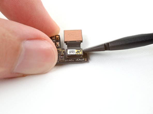 Google Pixel Fold Flip Front Camera Replacement, Remove the front camera: passo 32, immagine 2 di 3