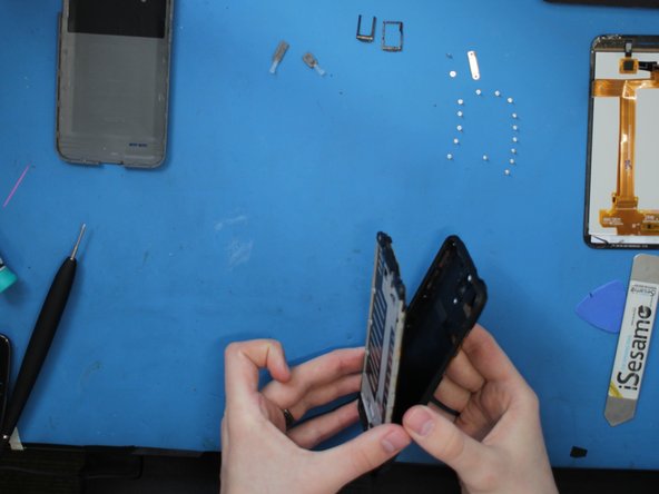 Alcatel Go Play (7048W) Teardown, Midframe detachment: crwdns2935265:011crwdnd2935265:02crwdnd2935265:03crwdne2935265:0