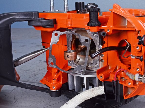 Echo Chain Saw CS4910 2020 Piston Assembly Replacement, Remove the cylinder gasket: crwdns2935265:042crwdnd2935265:03crwdnd2935265:03crwdne2935265:0