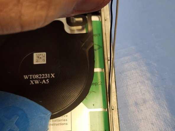 Revvl 6 Pro 5G Screen Replacement, Release the Antenna: crwdns2935265:024crwdnd2935265:02crwdnd2935265:03crwdne2935265:0