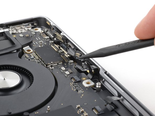 MacBook Pro 14" Late 2023 (M3) USB-C Ports Replacement, Move the cables out of the way: crwdns2935265:047crwdnd2935265:02crwdnd2935265:03crwdne2935265:0