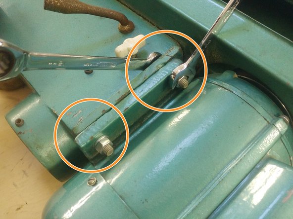 Kinzo 8E116 Motor Bearing Replacement, disconnect motor from mount: crwdns2935265:03crwdnd2935265:02crwdnd2935265:03crwdne2935265:0