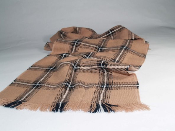 How to Repair a Rip in a Cashmere Scarf: crwdns2935265:09crwdnd2935265:03crwdnd2935265:03crwdne2935265:0