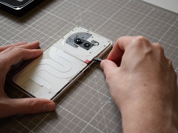 Nothing Phone (2a) Battery Replacement, Pry off the upper aesthetics panel: crwdns2935265:07crwdnd2935265:02crwdnd2935265:03crwdne2935265:0