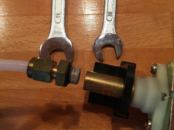 La Pavoni Espresso Plus zerlegen, Brühgruppe ausbauen: crwdns2935265:06crwdnd2935265:03crwdnd2935265:03crwdne2935265:0