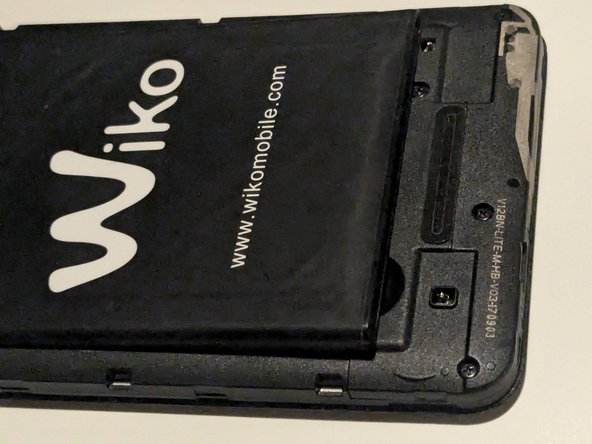 Wiko View Screen Replacement, Remove the battery: crwdns2935265:03crwdnd2935265:02crwdnd2935265:03crwdne2935265:0