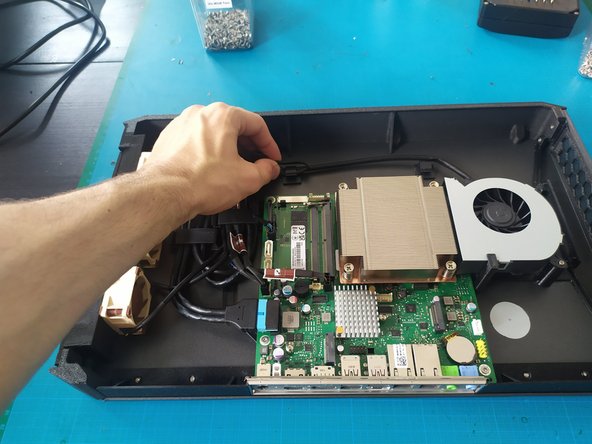 6- Montage PC Infinity, Branchement des câbles des ventilateurs: étape 26, image 3 de 3