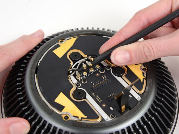 Mac Pro Late 2013 AirPort Card Replacement, AirPort Card: crwdns2935265:014crwdnd2935265:02crwdnd2935265:03crwdne2935265:0