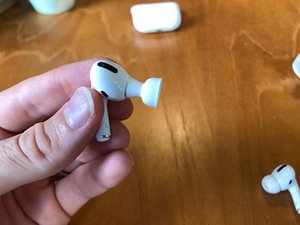 Reemplazo de almohadillas para los oídos AirPods Pro de 2da generación -  Guía de reparación iFixit