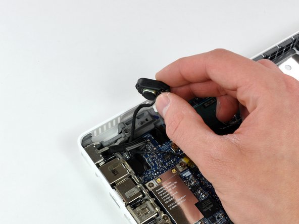 MacBook Core 2 Duo Lower Case Replacement: 步骤 42 中的图像 2，2