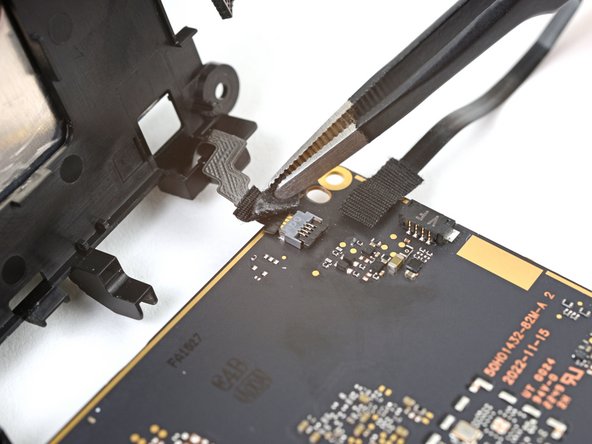 HTC Vive XR Elite Motherboard Replacement, Peel the tape: crwdns2935265:0109crwdnd2935265:02crwdnd2935265:02crwdne2935265:0