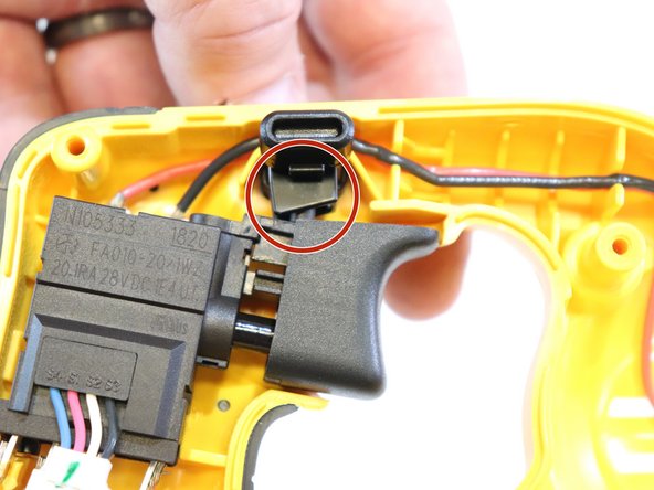 DeWalt DCS380 Trigger assembly Replacement, Trigger assembly: crwdns2935265:03crwdnd2935265:02crwdnd2935265:03crwdne2935265:0