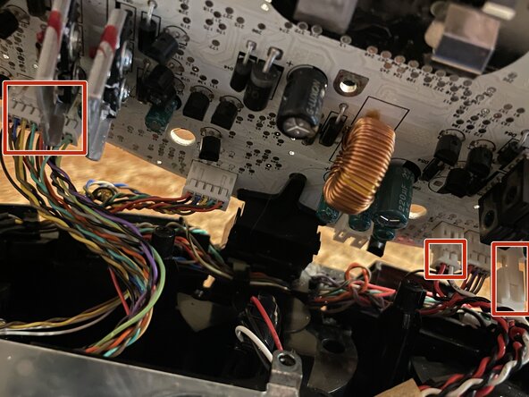iRobot Roomba 581 Teardown, Removing the Main Board: crwdns2935265:014crwdnd2935265:02crwdnd2935265:03crwdne2935265:0