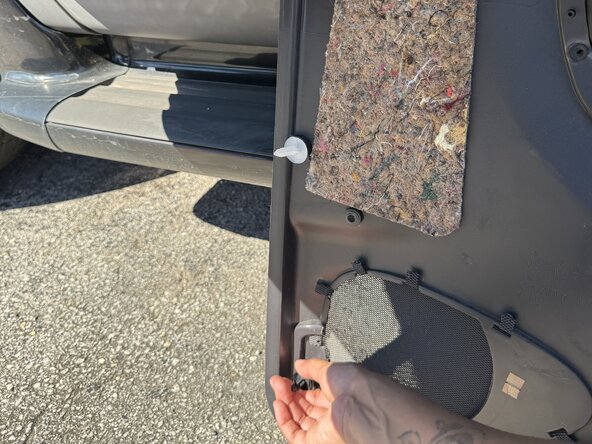 1993-1998 Jeep Grand Cherokee Door Panel Clips Replacement: étape 5, image 3 de 3