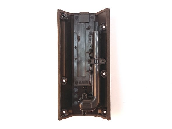 Sound BlasterAxx AXX 200 Teardown, Battery and port tube: crwdns2935265:05crwdnd2935265:03crwdnd2935265:03crwdne2935265:0