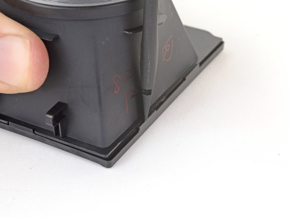 HTC Vive Cosmos Lens and LCD Frame Replacement, Remove the outer LCD cover: crwdns2935265:029crwdnd2935265:02crwdnd2935265:03crwdne2935265:0