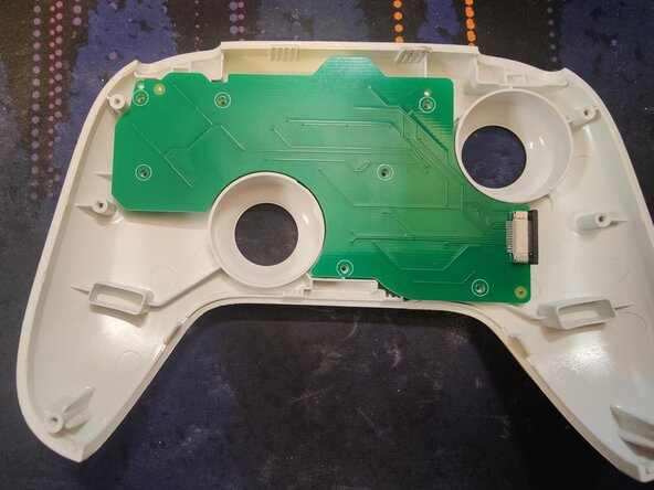 Disassembling 8BitDo Ultimate Bluetooth Controller, Access front buttons: crwdns2935265:04crwdnd2935265:02crwdnd2935265:03crwdne2935265:0