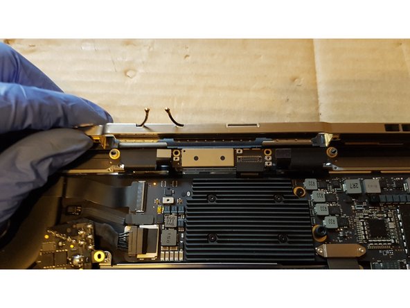 MacBook Air 13" Retina Display 2020 Display Assembly Replacement, Remove the antenna bar: crwdns2935265:012crwdnd2935265:02crwdnd2935265:03crwdne2935265:0