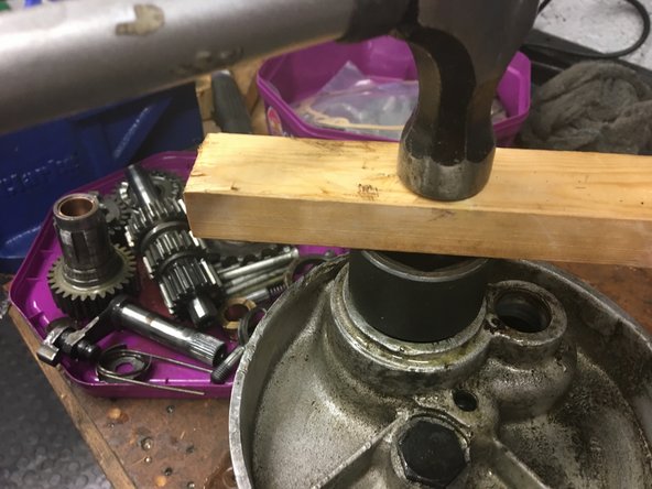 AJS/Matchless Lightweight Gearbox Overhaul, Strip down the main casing: crwdns2935265:012crwdnd2935265:02crwdnd2935265:03crwdne2935265:0