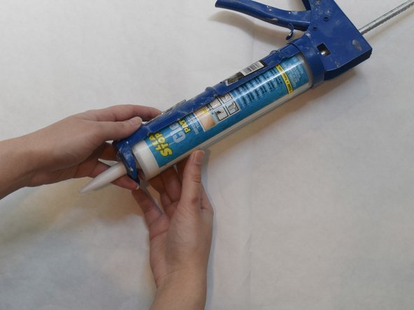 How to fix Leaks in Shower Tiles by Caulking: passo 3, immagine 2 di 3