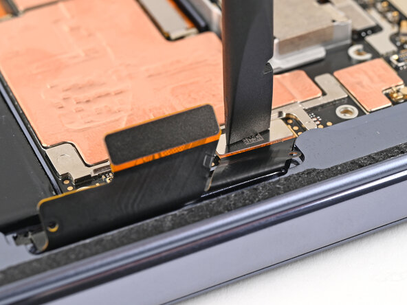 Google Pixel 10 Pro Fold Inner Screen Assembly Replacement, Connect the interconnect cables: 步骤 145 中的图像 1，2