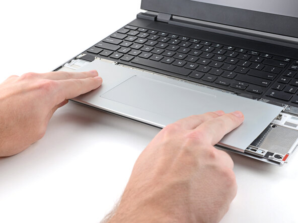 Framework Laptop 16 Graphics Module Fan Replacement, Remove the Touchpad Module: paso 5, imagen 2 de 3