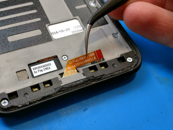 Alcatel Go Play (7048W) Teardown, Detaching the charging port: crwdns2935265:09crwdnd2935265:02crwdnd2935265:03crwdne2935265:0