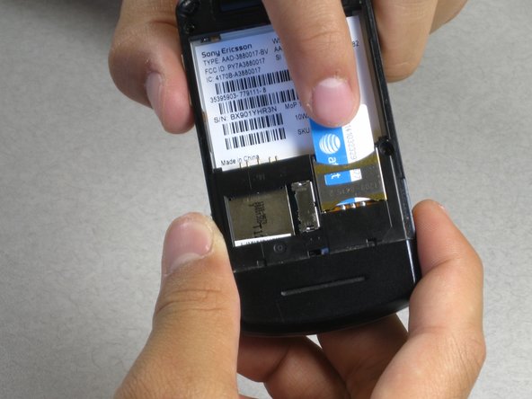 Sony Ericsson W518a SIM Card Replacement, SIM Card: crwdns2935265:03crwdnd2935265:02crwdnd2935265:02crwdne2935265:0