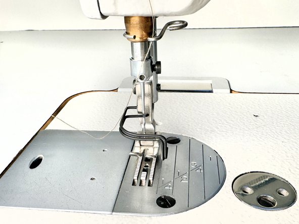 Juki DDL-8700 Needle Replacement: 手順 2、 3の画像 3