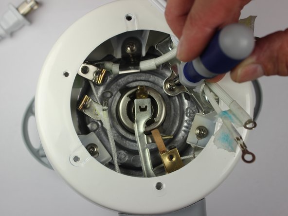 Black and Decker 3-Cup Rice Cooker Spring Replacement, Unscrew the surrounding screws: crwdns2935265:011crwdnd2935265:02crwdnd2935265:02crwdne2935265:0