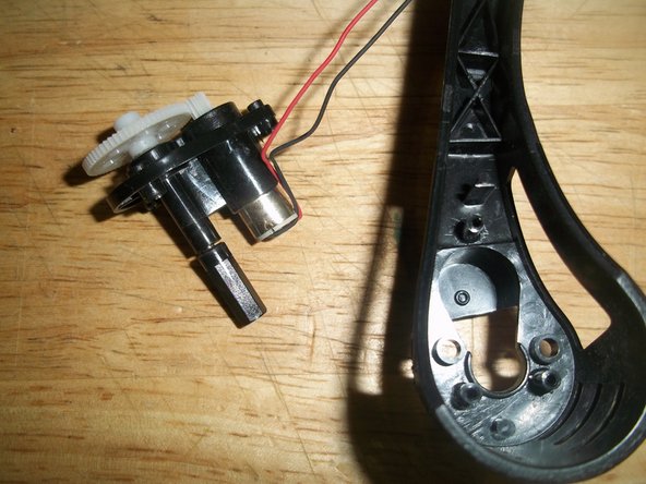 Sky Viper v950HD Motor Replacement with Quick Connect Motor: step 5, image 1 of 3