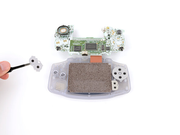 Game Boy Advance LCD Screen Replacement, Remove the silicone pads: crwdns2935265:011crwdnd2935265:01crwdnd2935265:03crwdne2935265:0