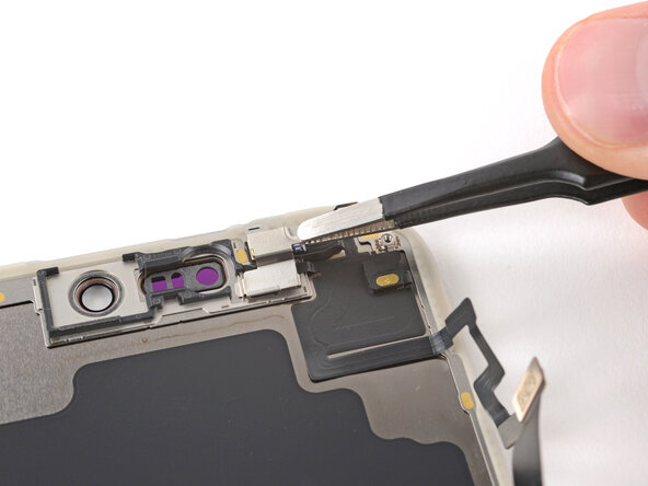 iPhone 17 Pro Screen Replacement, Remove the bracket: crwdns2935265:025crwdnd2935265:01crwdnd2935265:02crwdne2935265:0