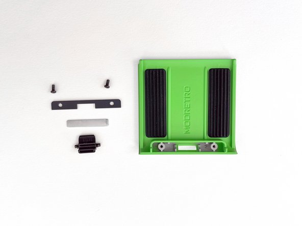 MODRETRO Chromatic Disassembly, Battery Cover Disassembly: stap 0, afbeelding 3 van 3