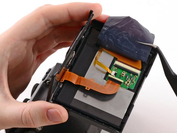 Olympus Pen E-PL7 LCD Screen Replacement: шаг 7, изображение 2 из 2