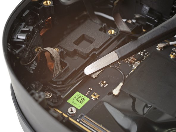 HTC Vive XR Elite Depth Sensor Replacement, Reposition the bottom left antenna cable: crwdns2935265:064crwdnd2935265:02crwdnd2935265:02crwdne2935265:0