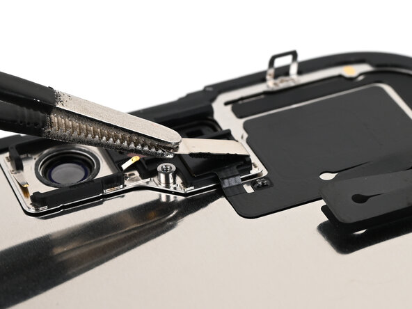 iPhone 16 Screen Replacement, Install the ambient light sensor bracket: crwdns2935265:028crwdnd2935265:02crwdnd2935265:03crwdne2935265:0