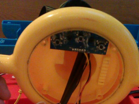 Disassembling the Thomas Ride On Train, Removing the console: crwdns2935265:010crwdnd2935265:02crwdnd2935265:03crwdne2935265:0