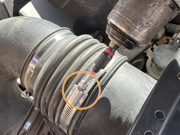 2020 Ford F150 3.5L Cold Air Intake Replacement: Schritt 7, Bild 2 von 3