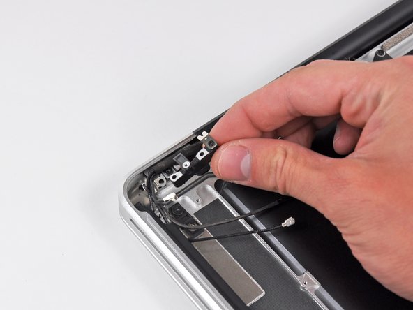 MacBook Pro 15" Unibody Mid 2010 Upper Case Replacement: crwdns2935265:037crwdnd2935265:02crwdnd2935265:02crwdne2935265:0