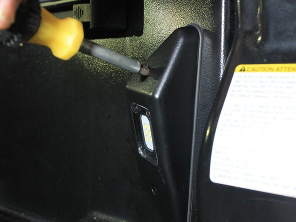 Toyota Tacoma Bed Light Replacement: crwdns2935265:010crwdnd2935265:02crwdnd2935265:02crwdne2935265:0