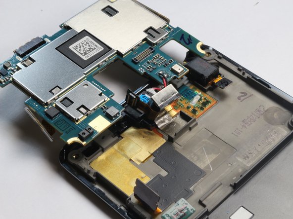 LG Optimus L9 P769 Rear Facing Camera Replacement, Pry and remove the camera: crwdns2935265:05crwdnd2935265:02crwdnd2935265:03crwdne2935265:0