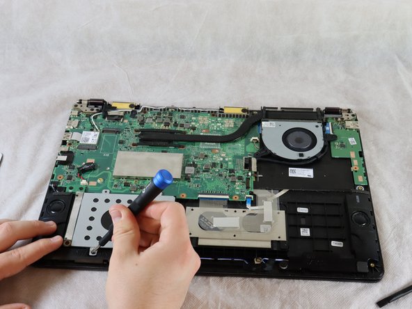 Asus Q525U Hard Drive Replacement: crwdns2935265:05crwdnd2935265:02crwdnd2935265:02crwdne2935265:0