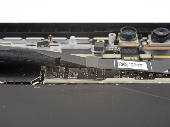 Microsoft Surface Pro 6 Front-Facing Cameras Replacement, Disconnect the front-facing cameras: adım 32, 2 resimden 2.