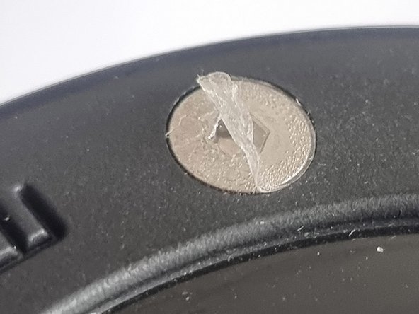 Minirig Battery Replacement, Removing the feet to gain access to the screws: passo 3, immagine 2 di 2