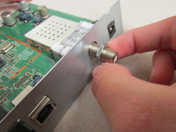 Motorola SURFboard SB5101 Face Plate Replacement, Unscrew the Silver Antennae Jack Screw: crwdns2935265:06crwdnd2935265:02crwdnd2935265:03crwdne2935265:0