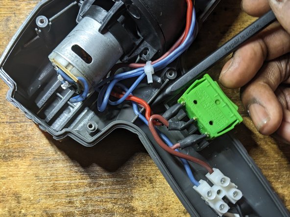 Genesis Heat Gun Rectifier Diode Replacement, Remove fan motor unit 1: crwdns2935265:03crwdnd2935265:03crwdnd2935265:03crwdne2935265:0