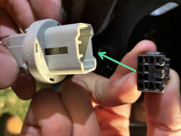 2005 Toyota 4Runner Rear Taillight Right Replacement, Inspect the Wire's Head: step 7, image 3 of 3