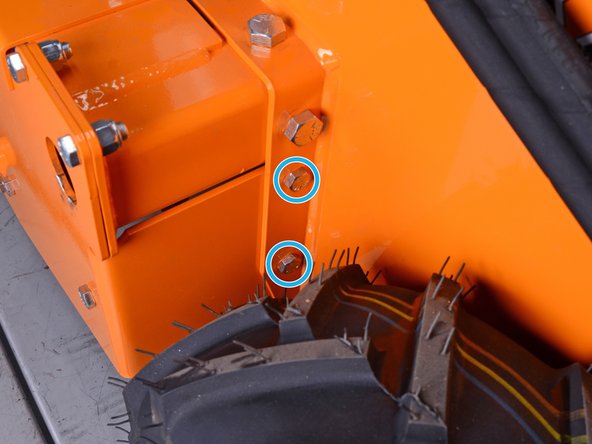 Barreto Tillers E1320HTRLR 2016 Tine Drive Motor Bearing Replacement, Remove the side plate bolts: crwdns2935265:08crwdnd2935265:02crwdnd2935265:02crwdne2935265:0